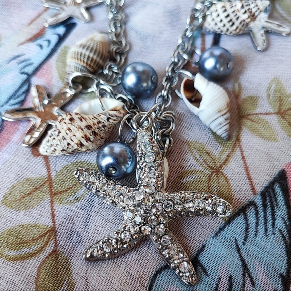 Amrita Singh Seashell Glass Gray Pearls Rhinestone Starfish Silver Tone Necklace - Picture 8 of 10